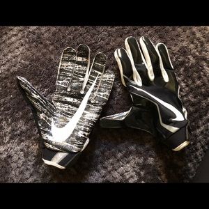 NIKE Football Gloves